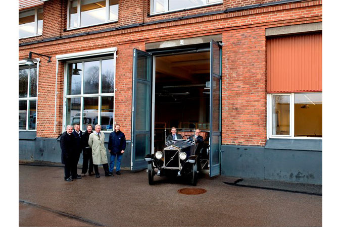 The Volvo ÖV4 at the factory gate in Lundby, Gothenburg 2012